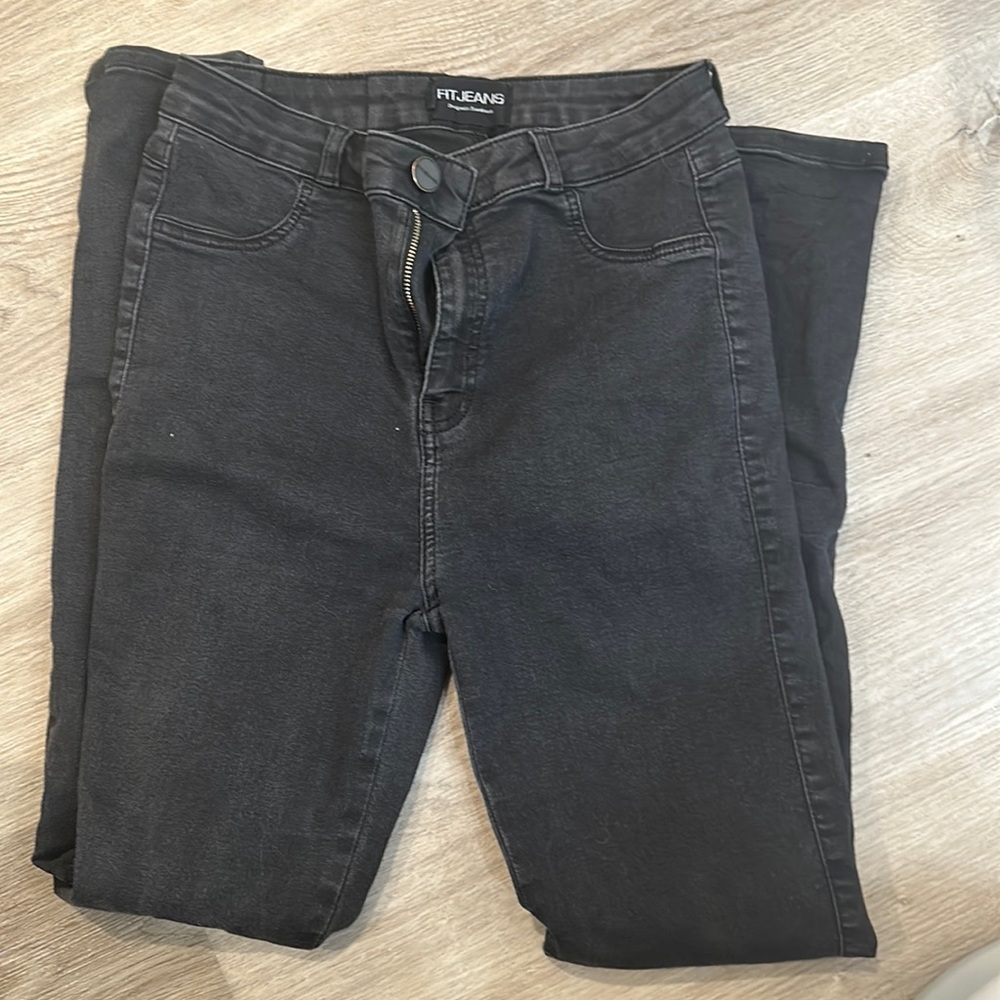 NWOT- never worn Fit Jeans